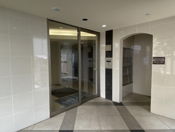 18/25 エントランス