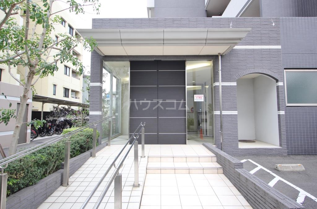 19/26 エントランス