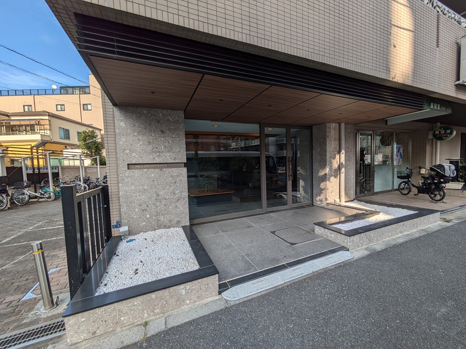 28/30 エントランス