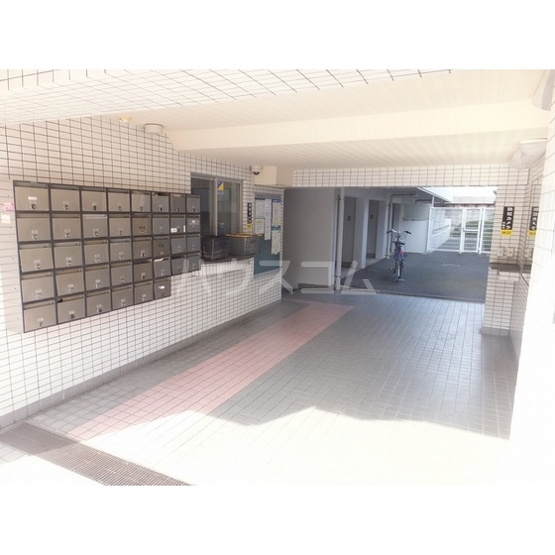 21/30 エントランス