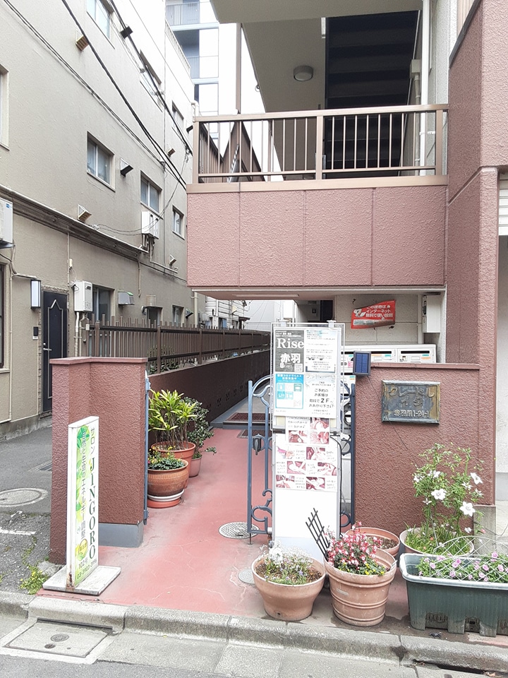 24/28 エントランス