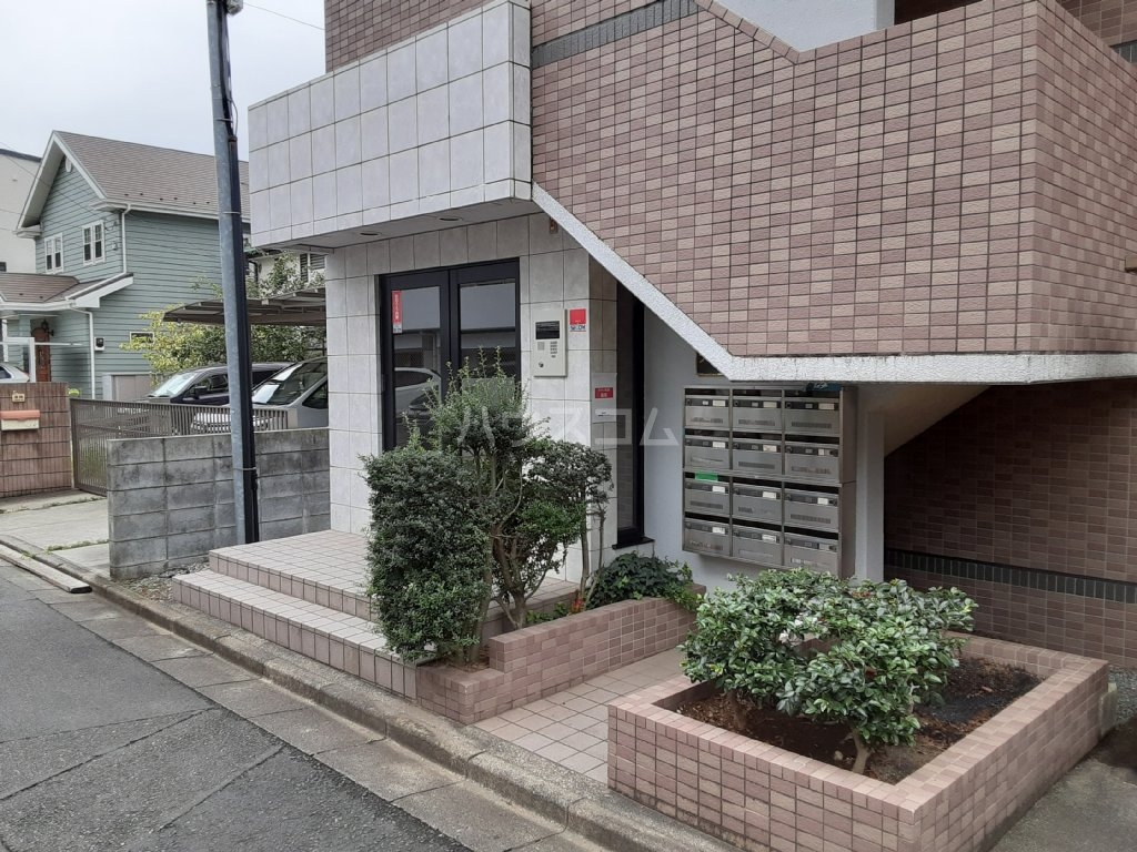 26/30 エントランス