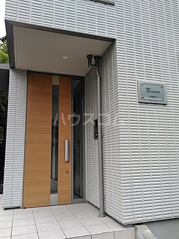 23/30 エントランス