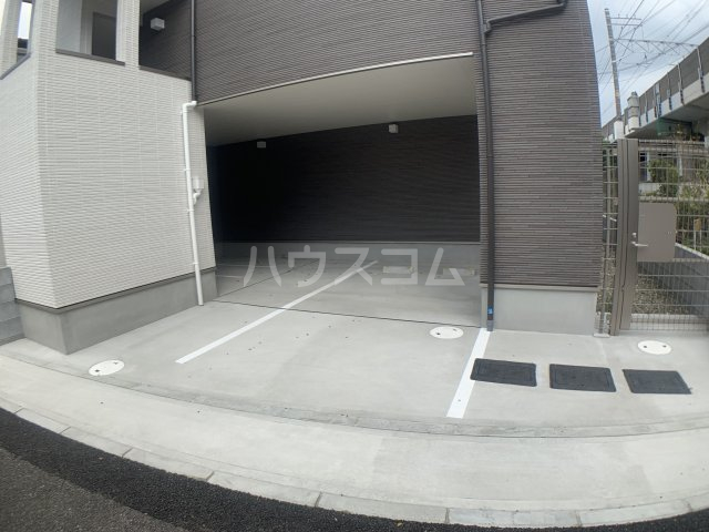 27/30 駐車場