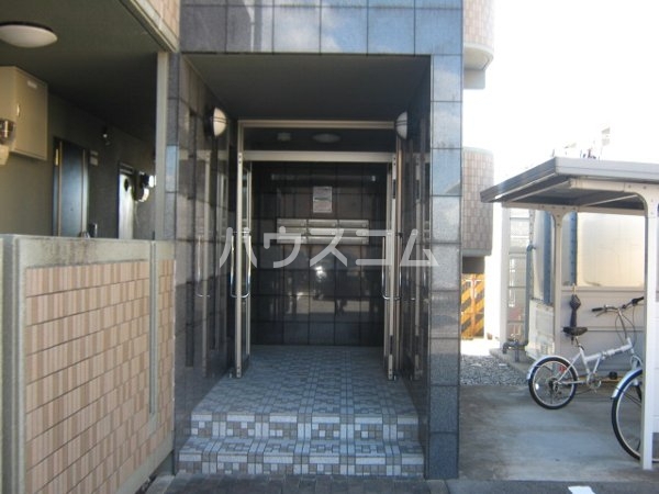 26/30 エントランス