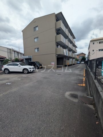 2/5 駐車場