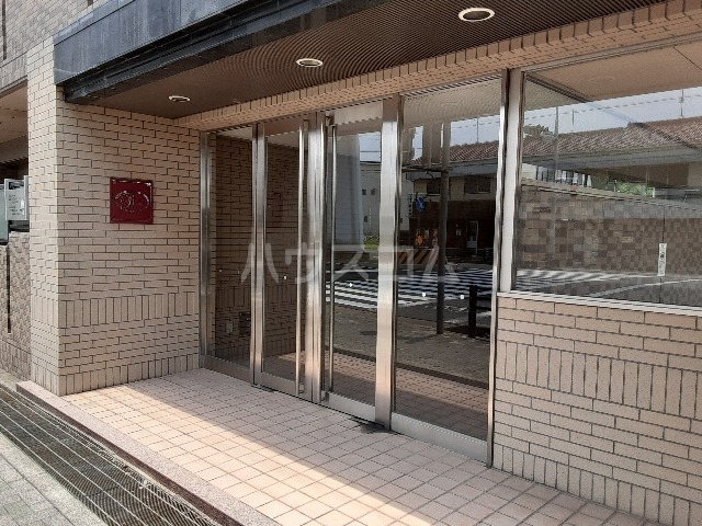 23/25 エントランス