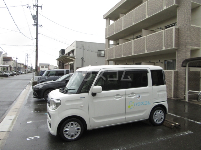 27/30 駐車場