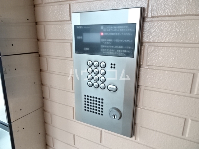 21/29 エントランス