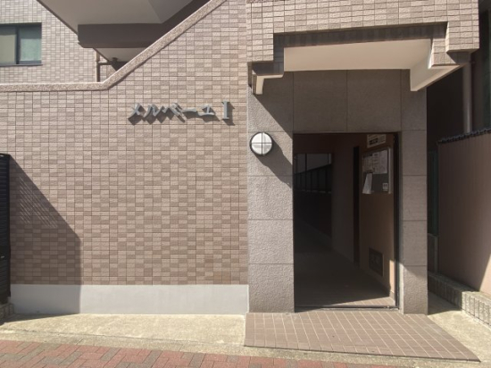 21/30 エントランス