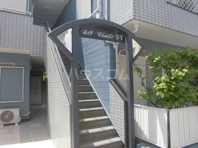 22/27 エントランス