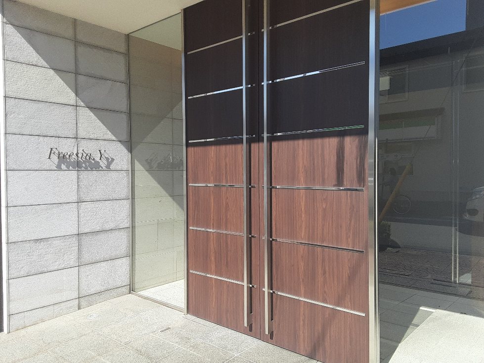 27/30 エントランス