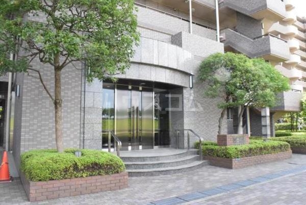 21/27 エントランス