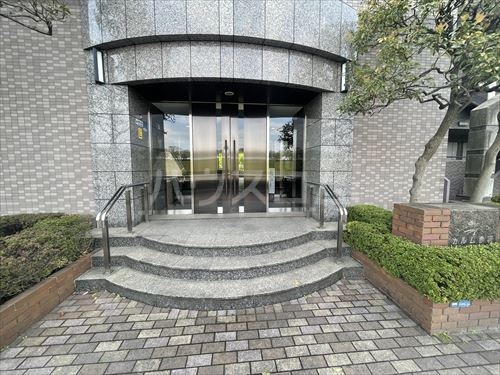 22/27 エントランス