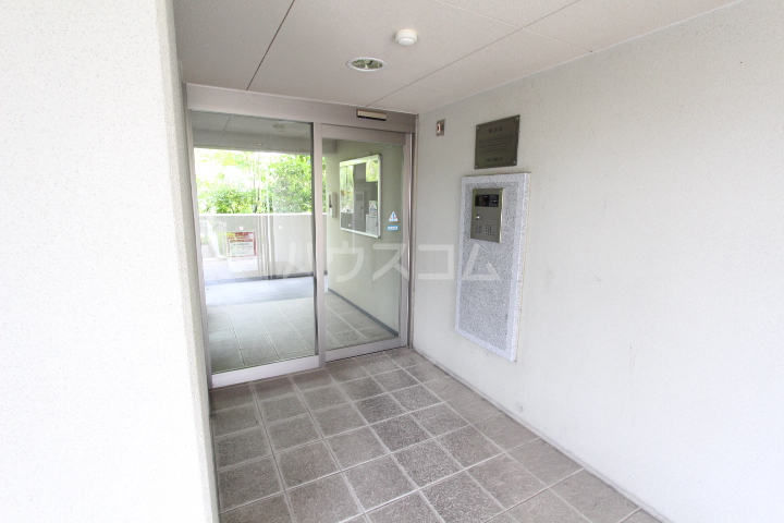 21/30 エントランス