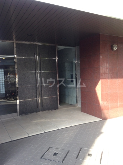 18/26 エントランス