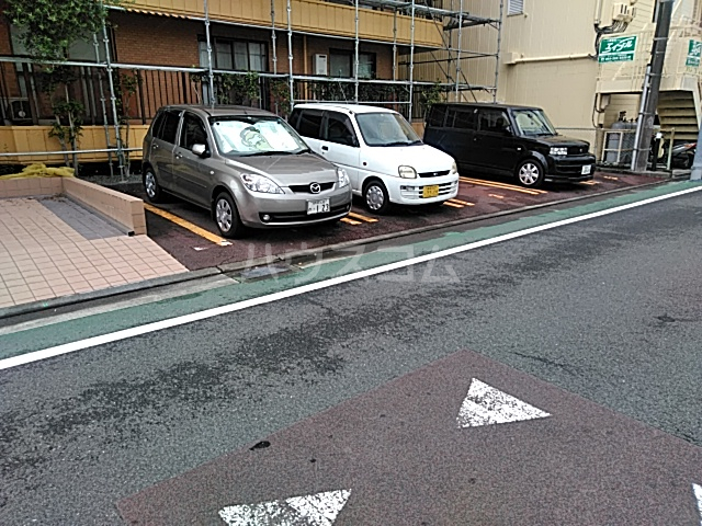 26/28 駐車場