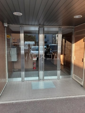 24/30 エントランス