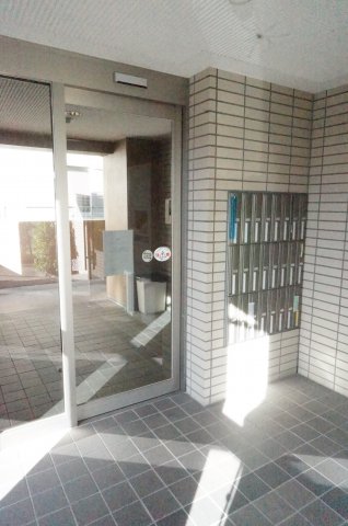 24/30 エントランス