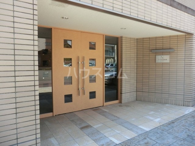 21/27 エントランス