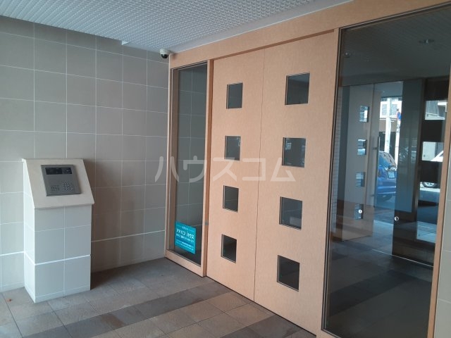 27/30 エントランス