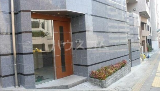 24/25 エントランス