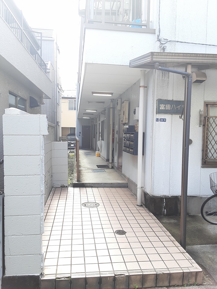 23/26 エントランス