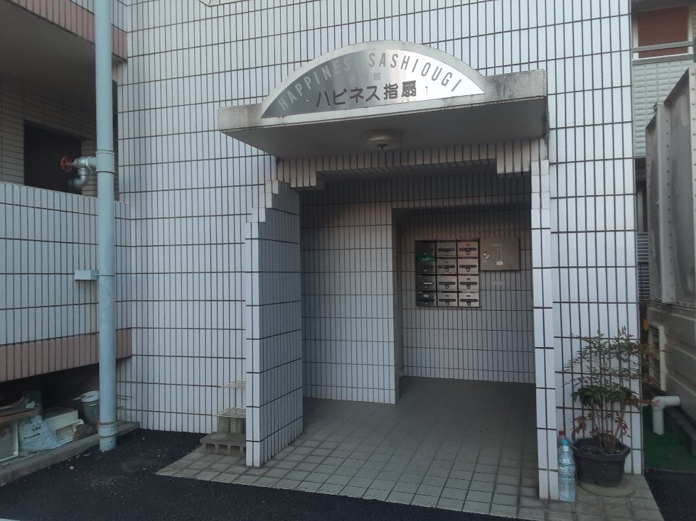 28/30 エントランス