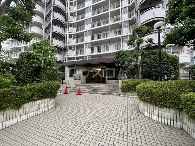 26/30 エントランス