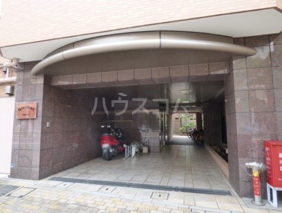 21/26 エントランス