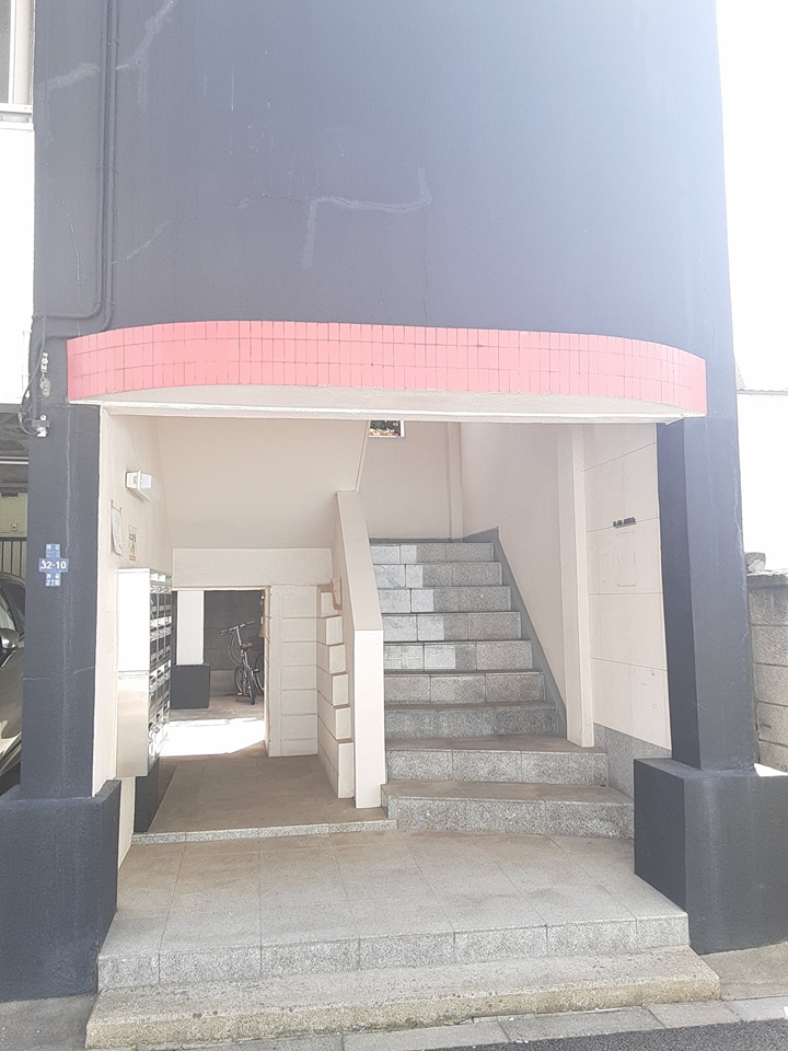 28/30 エントランス