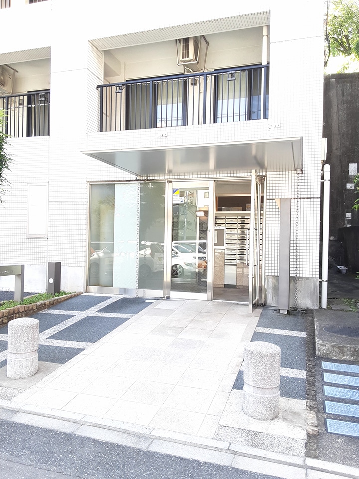 28/29 エントランス