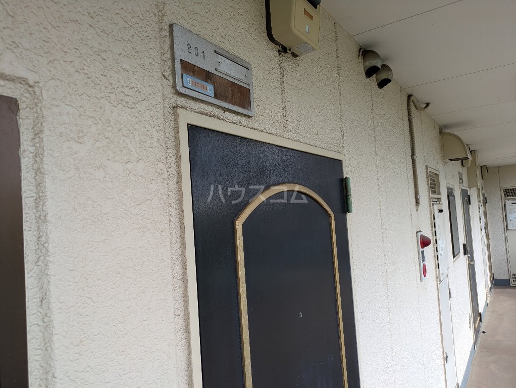 27/30 エントランス
