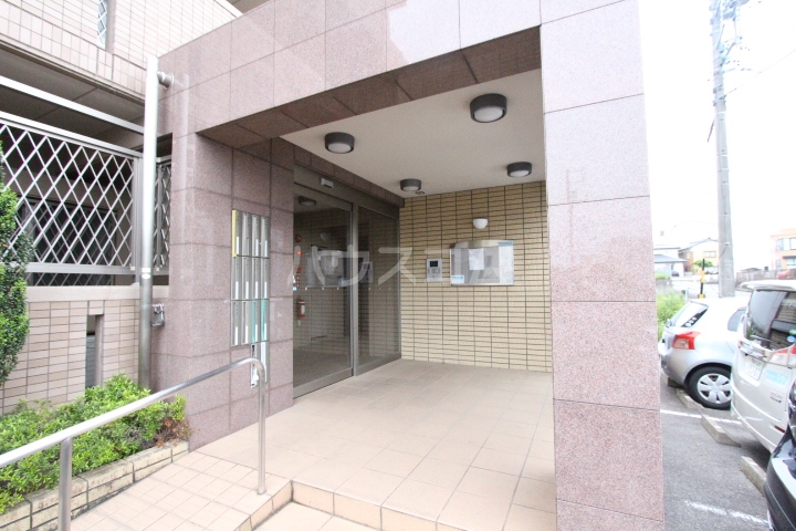 21/30 エントランス