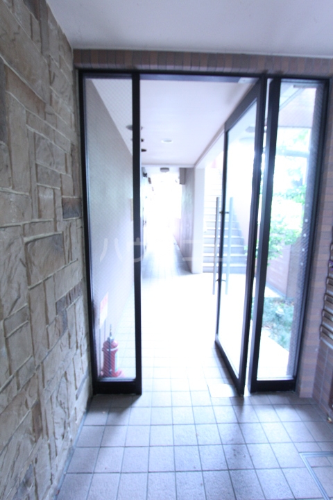 26/30 エントランス