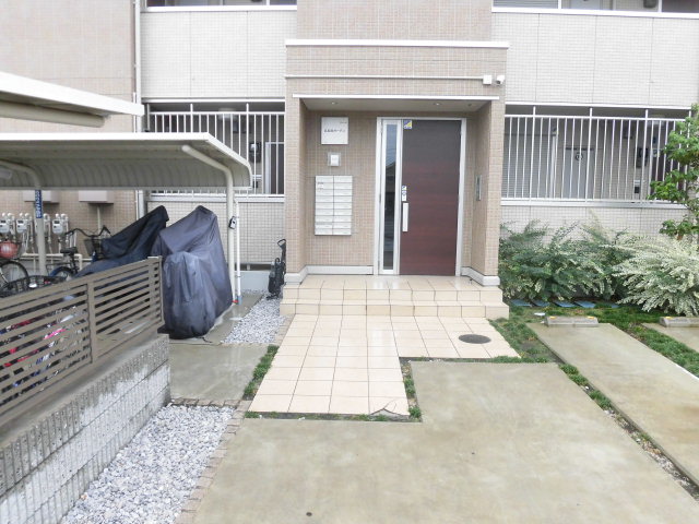 22/26 エントランス