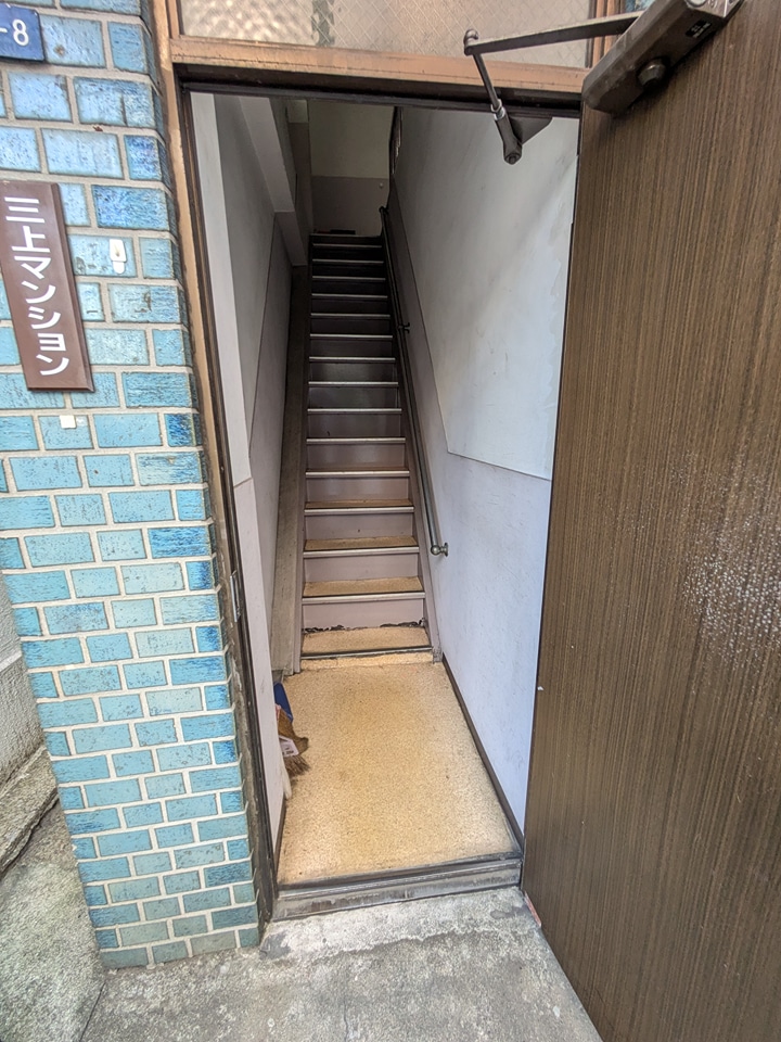 23/23 エントランス