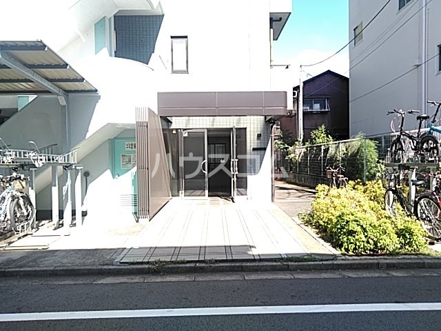 28/30 エントランス