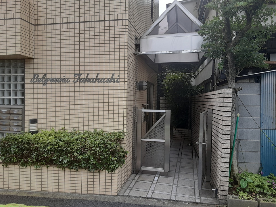 26/30 エントランス