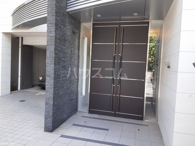 21/25 エントランス