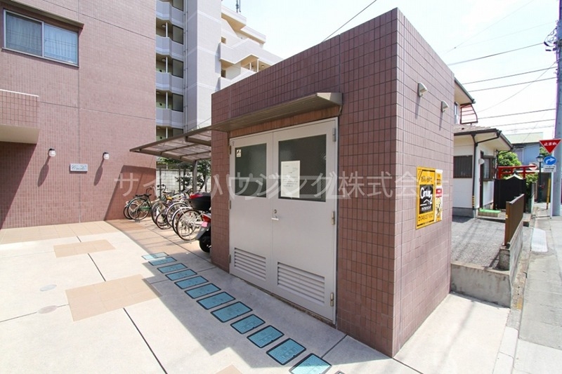 25/30 エントランス