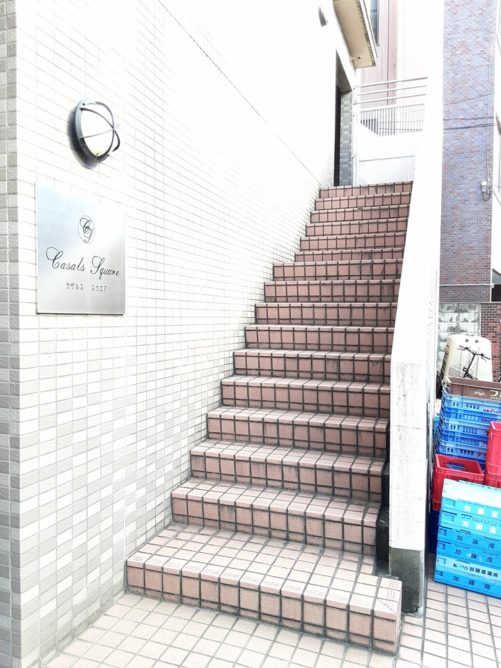 22/27 エントランス