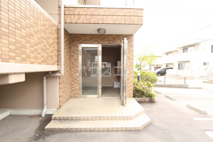 21/30 エントランス