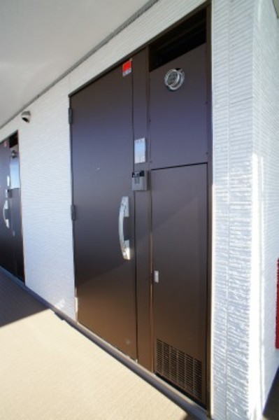 24/30 エントランス