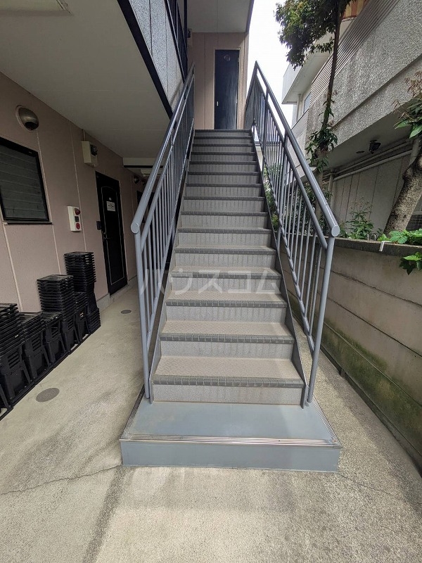 22/26 エントランス