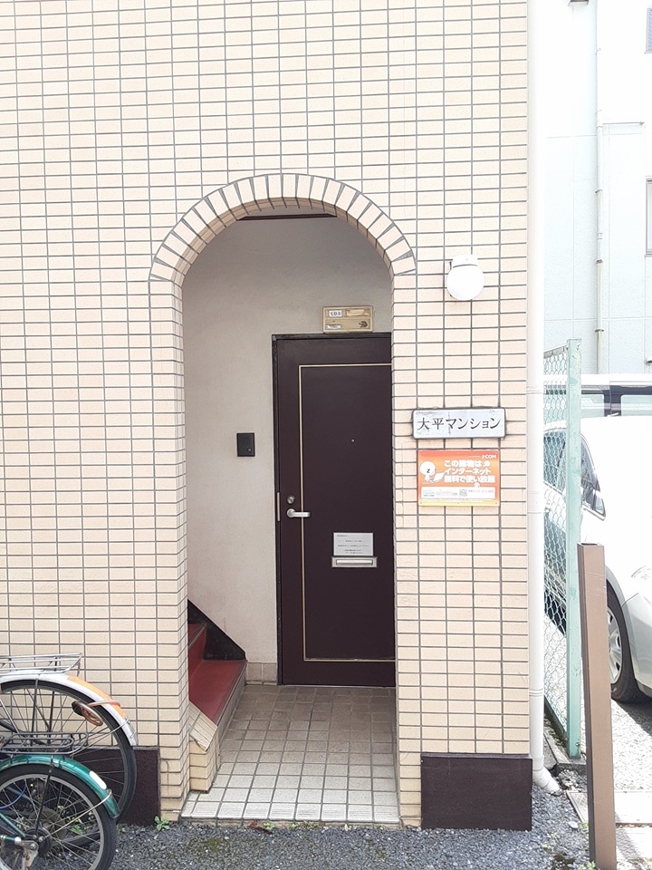 26/28 エントランス