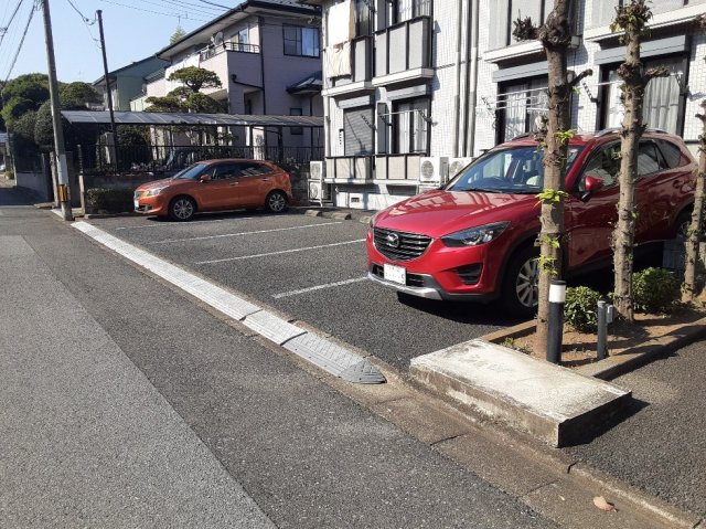 22/27 駐車場