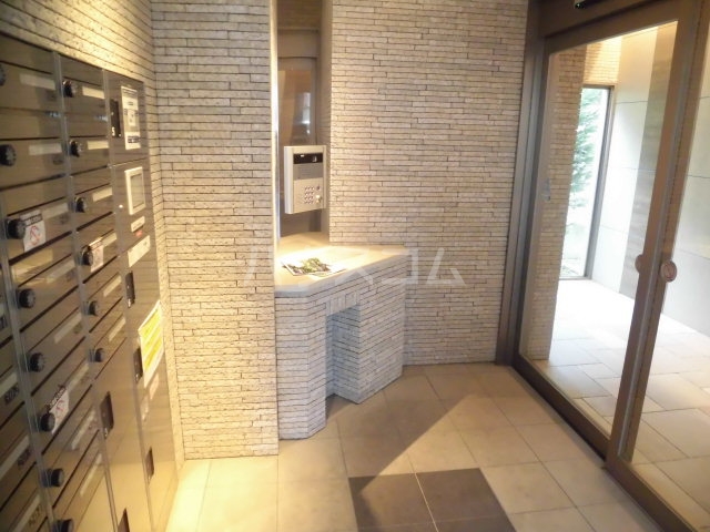 25/30 エントランス