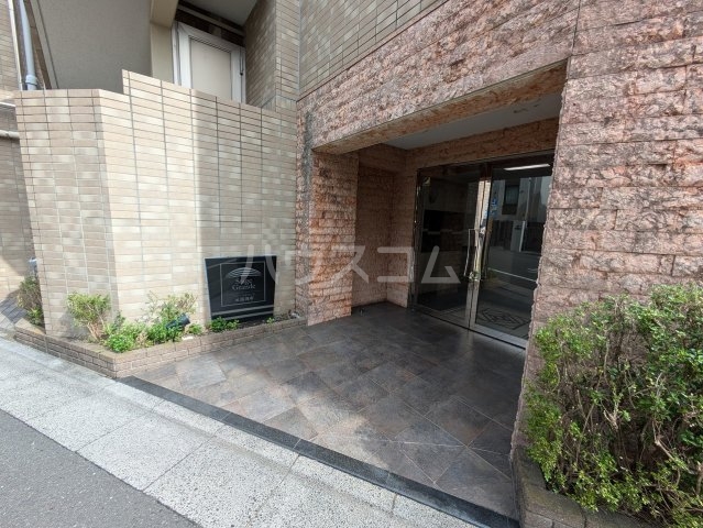 21/30 エントランス