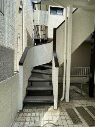 18/23 エントランス